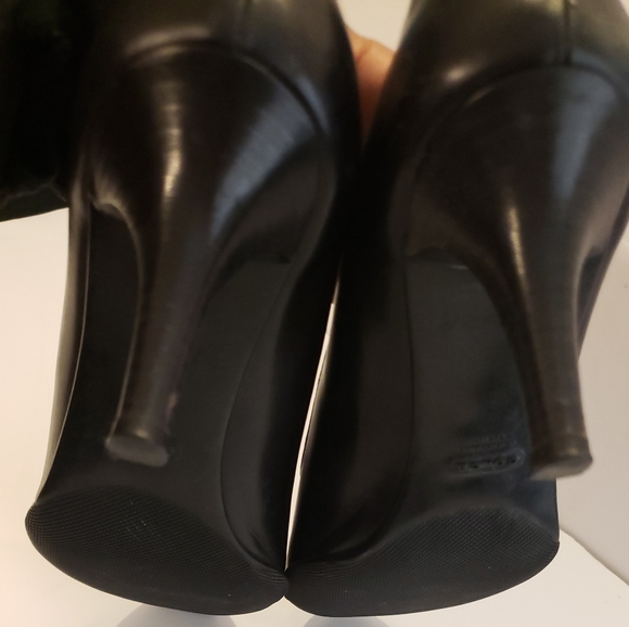 Coach Pumps - Picture 4 of 6